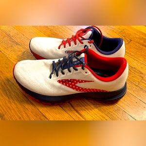 Brooks Launch 7 size 8 medium (B)